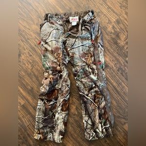 Women’s camo hunting pants. Lightweight Cabela’s OutfitHER